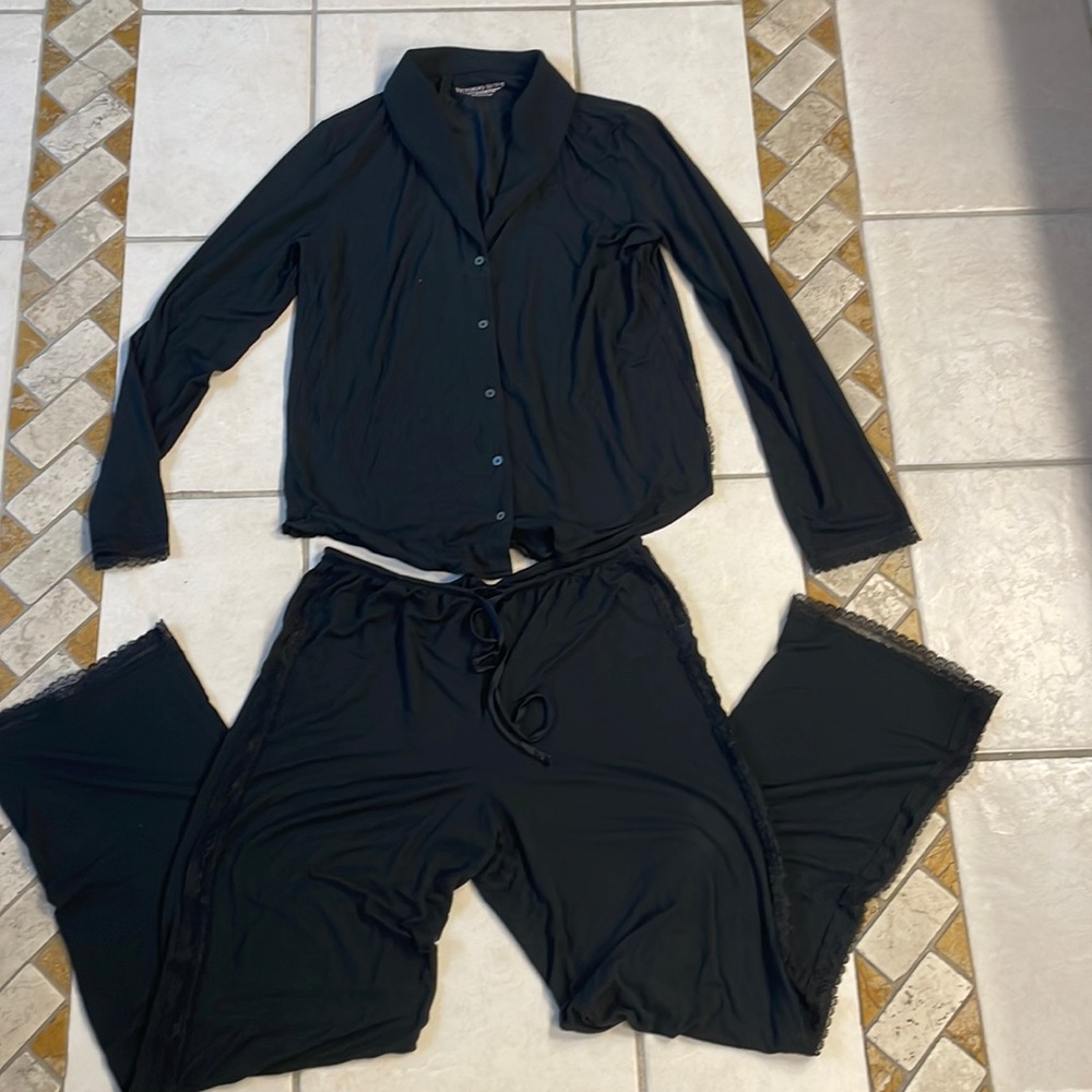 VS Plush Black Long Sleeve & Pant Pajamas